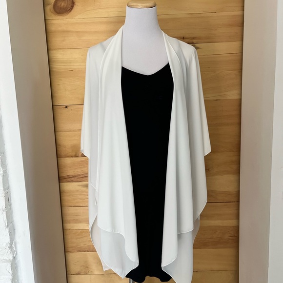 White kimono shawl by Blondie - Picture 3 of 5